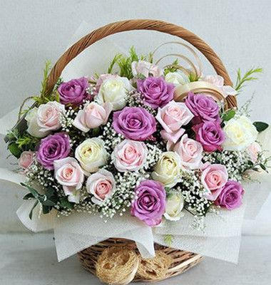 Hãy tặng một bó hoa thật tuyệt vời cho người phụ nữ quan trọng của bạn vào ngày 20/10 để thể hiện tình cảm và biết ơn. Những đóa hoa sẽ làm họ cảm thấy đặc biệt và yêu thương hơn bao giờ hết.